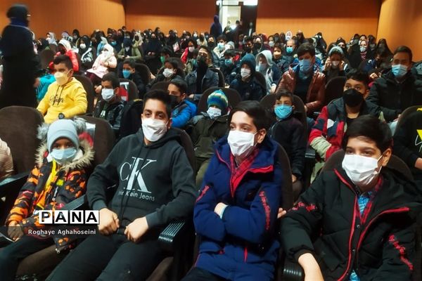 مراسم تجلیل از دانش‌آموزان مقام‌آور المپیاد رویش در ناحیه 4 شیراز