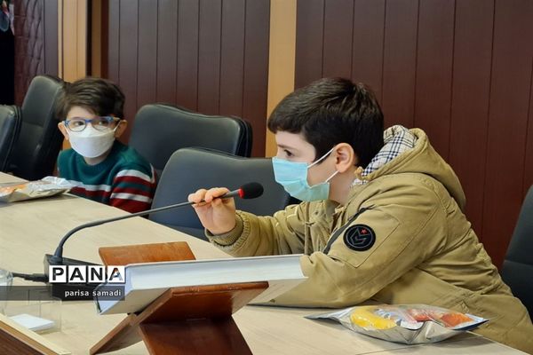 تقدیر از دانش‌آموزان  منتخب منطقه ۱۳ در تولید محتوای دهه بصیرت