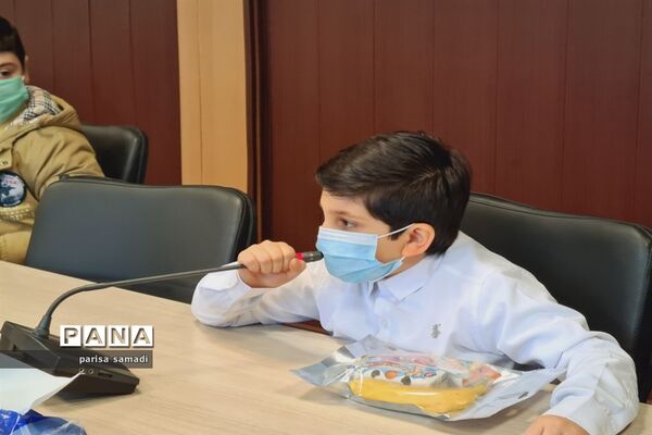 تقدیر از دانش‌آموزان  منتخب منطقه ۱۳ در تولید محتوای دهه بصیرت