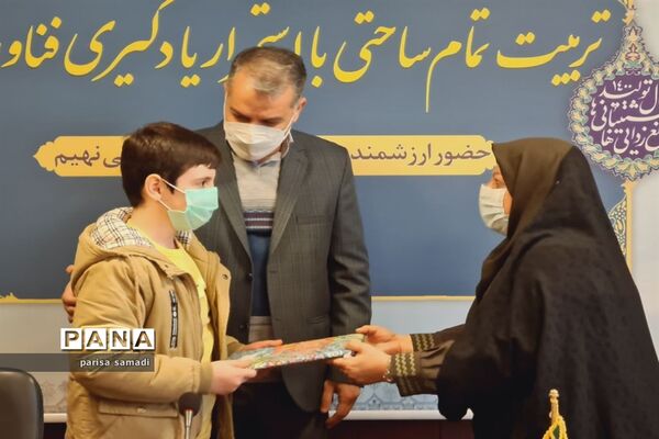 تقدیر از دانش‌آموزان  منتخب منطقه ۱۳ در تولید محتوای دهه بصیرت