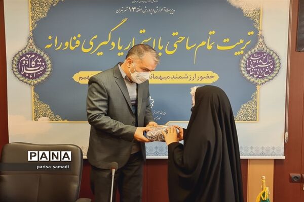 تقدیر از دانش‌آموزان  منتخب منطقه ۱۳ در تولید محتوای دهه بصیرت