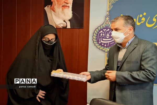 تقدیر از دانش‌آموزان  منتخب منطقه ۱۳ در تولید محتوای دهه بصیرت