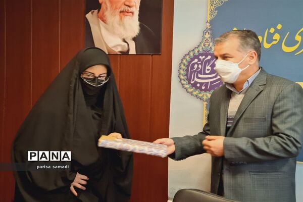 تقدیر از دانش‌آموزان  منتخب منطقه ۱۳ در تولید محتوای دهه بصیرت