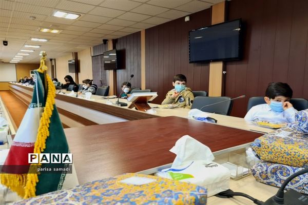 تقدیر از دانش‌آموزان  منتخب منطقه ۱۳ در تولید محتوای دهه بصیرت