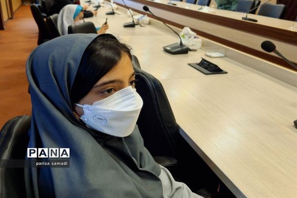 تقدیر از دانش‌آموزان  منتخب منطقه ۱۳ در تولید محتوای دهه بصیرت