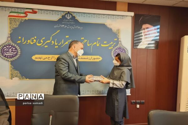 تقدیر از دانش‌آموزان  منتخب منطقه ۱۳ در تولید محتوای دهه بصیرت
