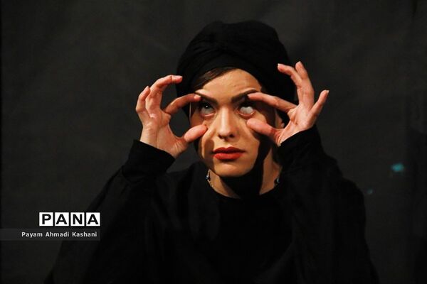اجرای نمایش اسپانیایی «از تپش افتاده»