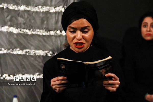 اجرای نمایش اسپانیایی «از تپش افتاده»