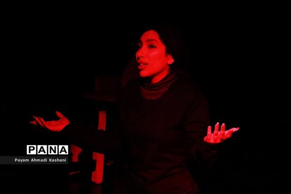 اجرای نمایش اسپانیایی «از تپش افتاده»