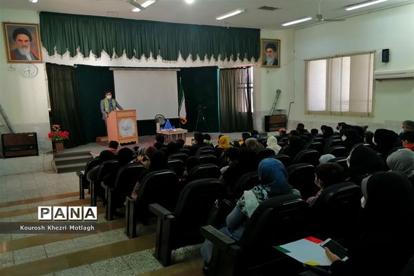 آماده‌سازی دانش‌آموزان منتخب المپیاد رویش برای مرحله استانی در شهرستان کازرون