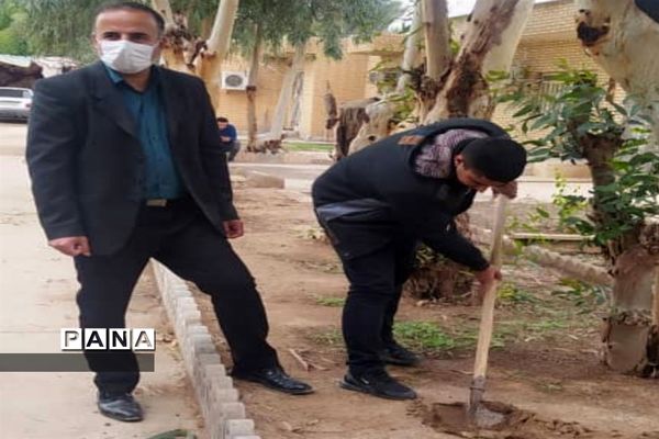 آیین نهال کاری توسط مدافعان سلامت در شهرستان کارون