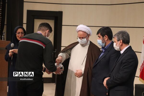 اولین جشنواره 18به همراه تجلیل از مادران شهدا و مدافعان سلامت