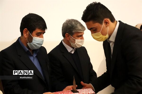 اولین جشنواره 18به همراه تجلیل از مادران شهدا و مدافعان سلامت