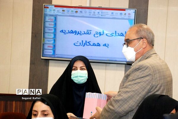تجلیل از بانوان در اداره آموزش‌و‌پرورش ناحیه یک شهرری