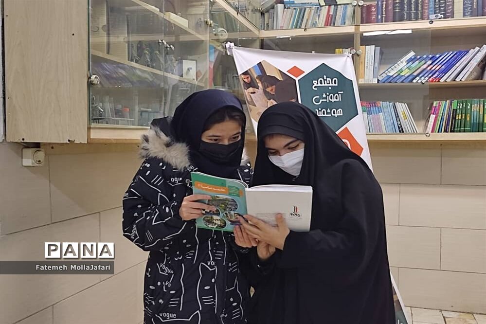 روز پایانی امتحانات نیم سال اول در دبیرستان دکتر ترابی منطقه 10