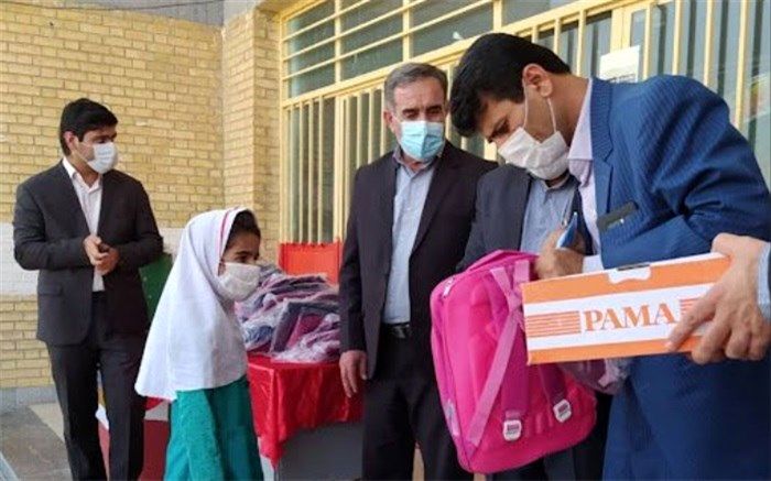 کمک ۶۰۰ میلیون ریالی خیر نیک‌اندیش به دانش‌آموزان بهمئی
