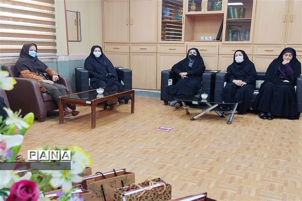 گرامیداشت روز زن در آموزش و پرورش امیدیه