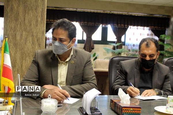 نشست هم‌اندیشی کمیته دانش‌آموزی و فرهنگیان ستاد دهه فجر استان فارس