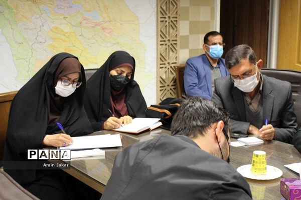 نشست هم‌اندیشی کمیته دانش‌آموزی و فرهنگیان ستاد دهه فجر استان فارس