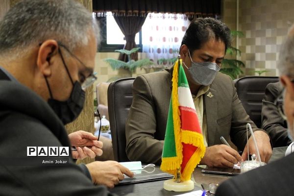 نشست هم‌اندیشی کمیته دانش‌آموزی و فرهنگیان ستاد دهه فجر استان فارس