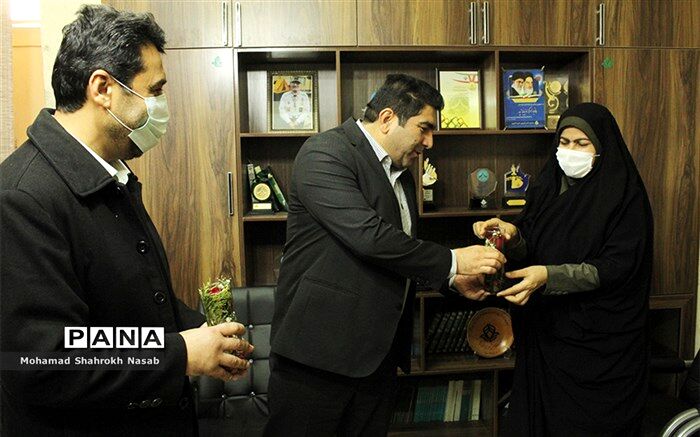 تجلیل از بانوان شاغل ستادی سازمان دانش آموزی استان خوزستان
