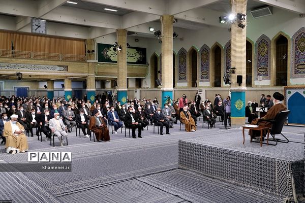 دیدار جمعی از مداحان اهل بیت(ع) با مقام معظم رهبری