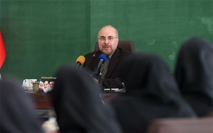 قالیباف: نباید زنان را در دوراهی مشارکت اجتماعی یا خانه‌داری قرار داد