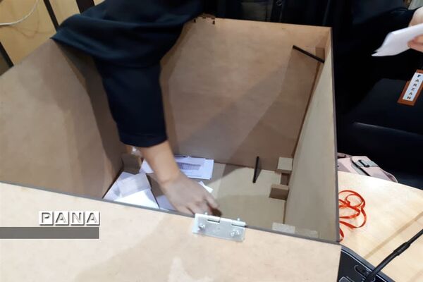 برگزاری انتخابات مجلس دانش‌آموزی دختر و پسر ناحیه ۳ کرج