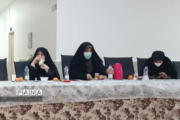 تقدیر از بانوان شاغل اداری آموزش و پرورش رودهن