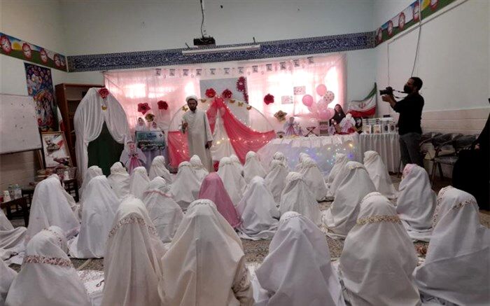 جشن تکلیف دختران دانش‌آموز در مدرسه کوثر جعفرآباد برگزار شد