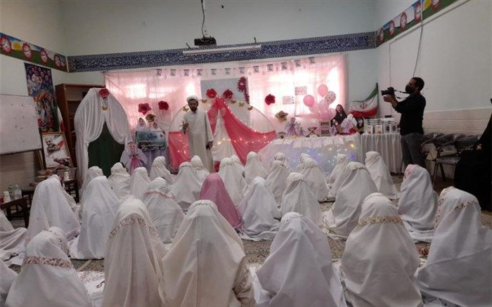 جشن تکلیف دختران دانش‌آموز در مدرسه کوثر جعفرآباد برگزار شد