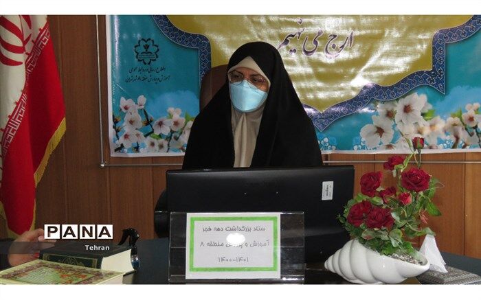وظیفه مربیان  فرهنگسازی و شناساندن هویت انقلاب اسلامی به دانش‌آموزان است
