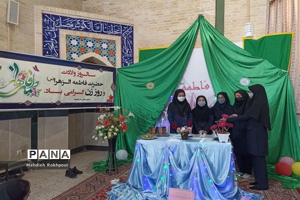 برگزاری جشن روز مادر در دبیرستان نرجسیه