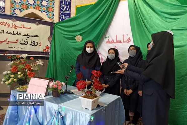 برگزاری جشن روز مادر در دبیرستان نرجسیه