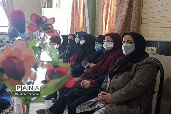 برگزاری جشن روز مادر در دبیرستان نرجسیه