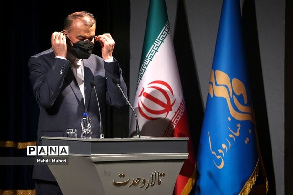 مراسم بزرگداشت روز زن در تالار وحدت