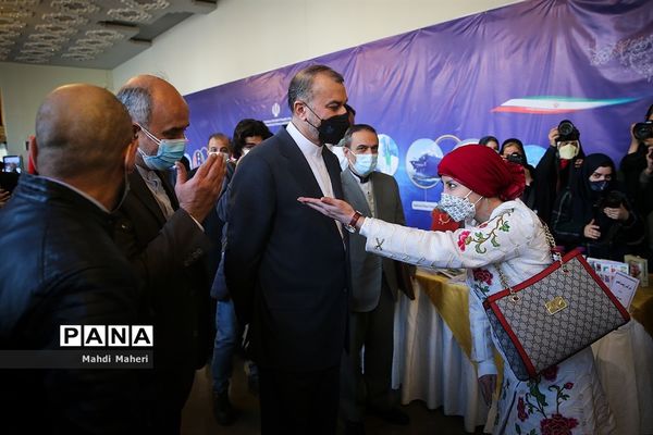 مراسم بزرگداشت روز زن در تالار وحدت