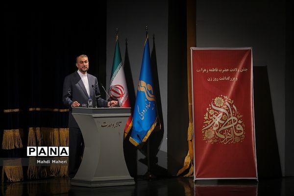 مراسم بزرگداشت روز زن در تالار وحدت