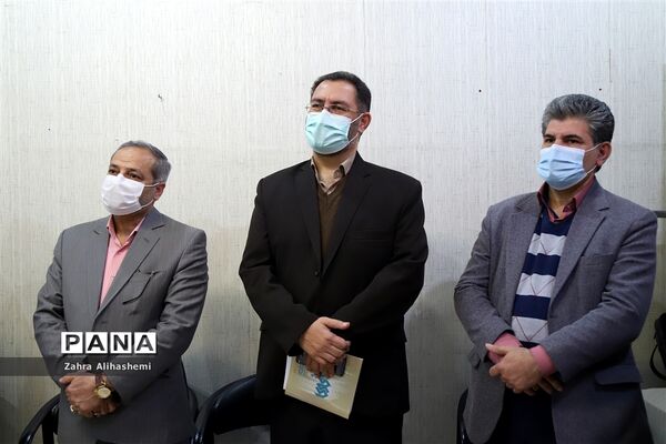 بازدید علیرضا کاظمی از دبیرخانه دریافت آثار پرسش مهر ریاست جمهوری
