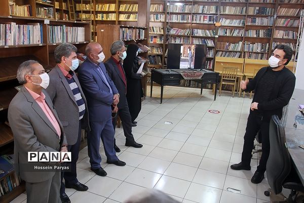 بازدید علیرضا کاظمی از دبیرخانه دریافت آثار بیست و دومین فراخوان ملی پرسش مهر ریاست جمهوری