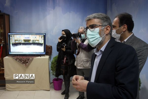 بازدید علیرضا کاظمی از دبیرخانه دریافت آثار بیست و دومین فراخوان ملی پرسش مهر ریاست جمهوری