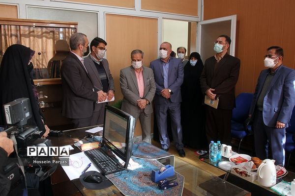 بازدید علیرضا کاظمی از دبیرخانه دریافت آثار بیست و دومین فراخوان ملی پرسش مهر ریاست جمهوری