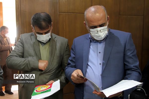 بازدید علیرضا کاظمی از دبیرخانه دریافت آثار بیست و دومین فراخوان ملی پرسش مهر ریاست جمهوری