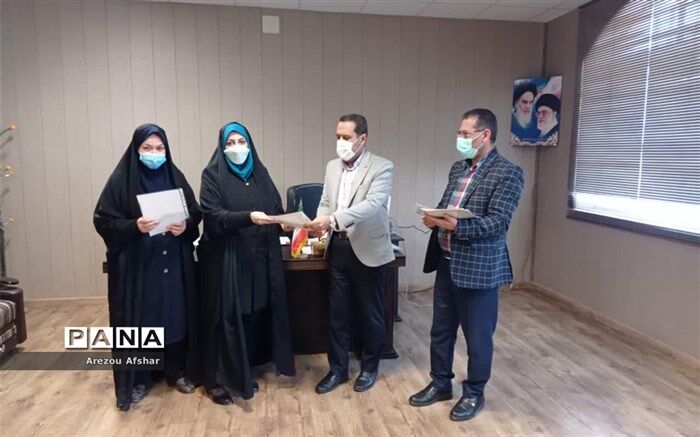 تجلیل از بانوان ستادی اداره آموزش و پرورش بندر امام خمینی