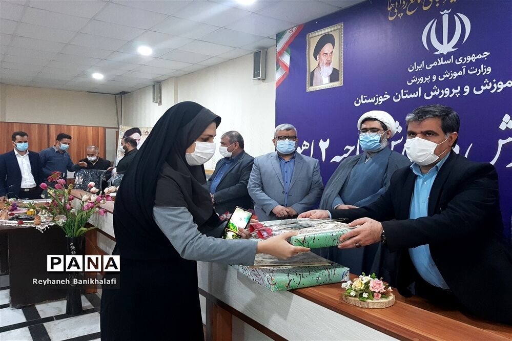 آیین تجلیل از بانوان ستادی آموزش و پرورش ناحیه 2 اهواز