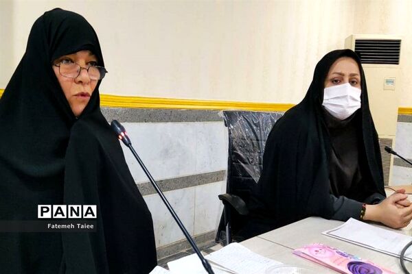 آیین تجلیل از بانوان ستادی آموزش و پرورش ناحیه 2 اهواز