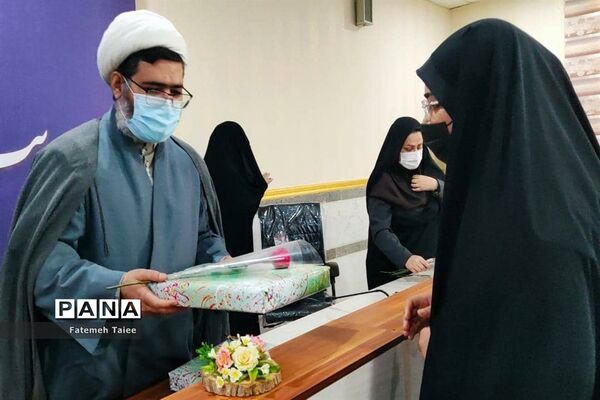 آیین تجلیل از بانوان ستادی آموزش و پرورش ناحیه 2 اهواز