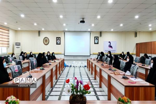 آیین تجلیل از بانوان ستادی آموزش و پرورش ناحیه 2 اهواز