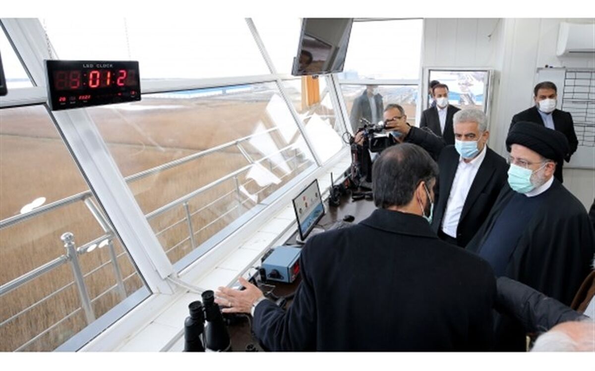 بازدید رئیس جمهوری از مرکز کنترل ترافیک دریایی بندر کاسپین