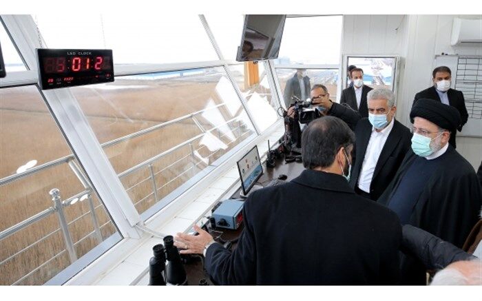 بازدید رئیس جمهوری از مرکز کنترل ترافیک دریایی بندر کاسپین